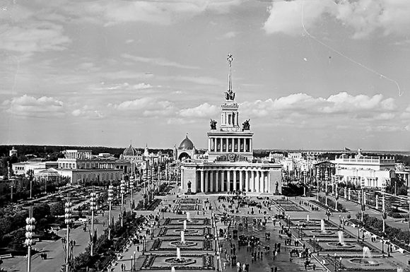 1 августа 1939 года все центральные газеты СССР вышли с сообщениями о торжественном открытии ВСХВ.